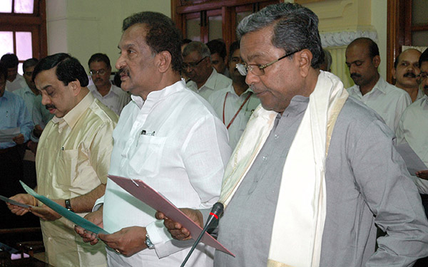 ಸಿಎಂರಿಂದ ‘ಪ್ರತಿಜ್ಞಾ ವಿಧಿ’ ಬೋಧನೆ